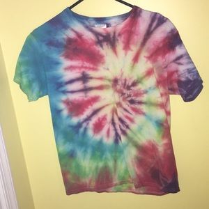tie-dye T-shirt